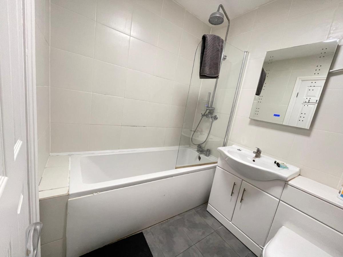 Appartement Westminster House à Slough Extérieur photo